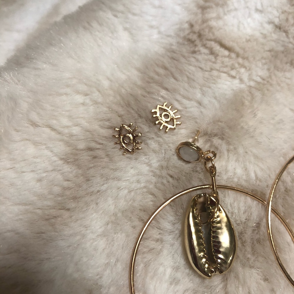 NWT 6 PC Gold Shell Boho Earring Set - Picture 7 of 7